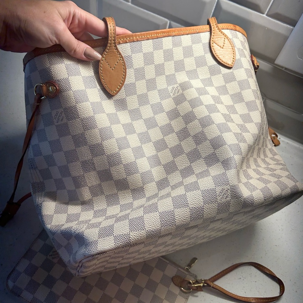 Authentic Louis Vuitton neverfull mm and wristlet - Picture 4 of 14